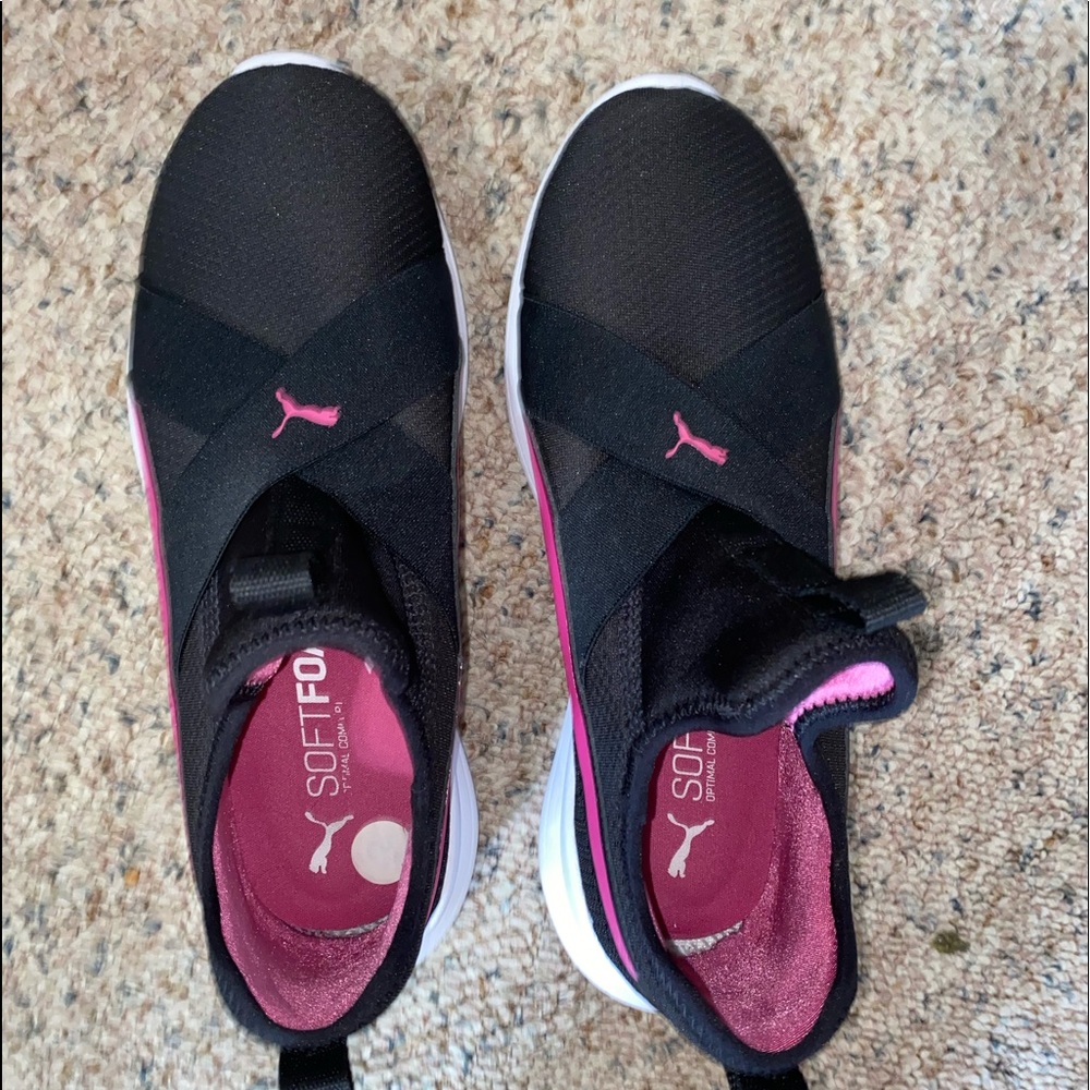 Puma tennis shoes